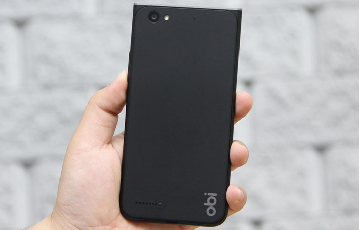 Điện thoại OBI MV1 có mặt sau nhựa sang trọng